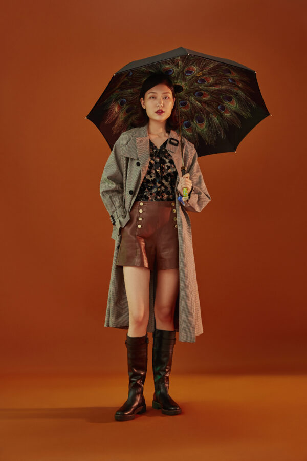The colored enamel peacock long handle umbrella - Image 3