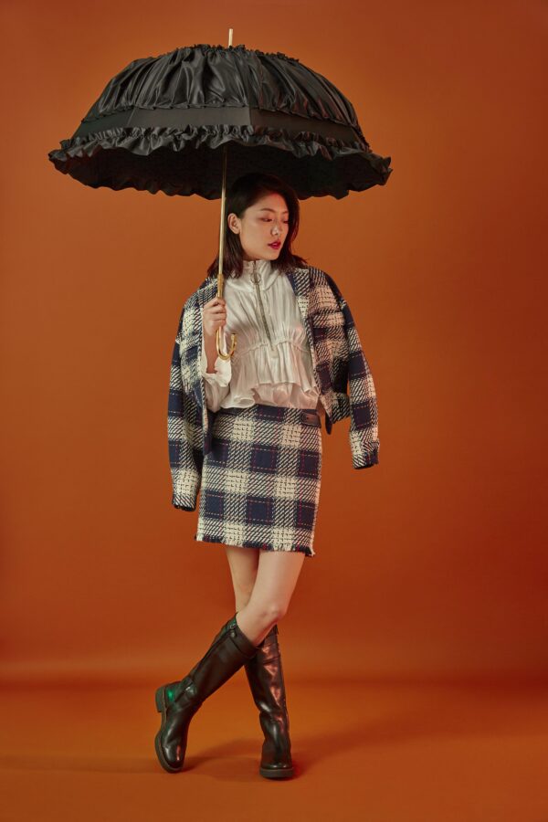 Bent metal lace umbrella - Image 2